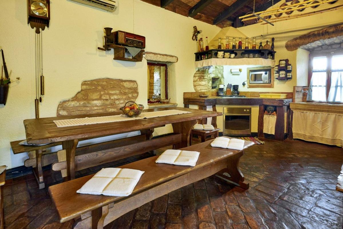 Вилла Stara Hiza In Sveti Petar U Sumi Экстерьер фото